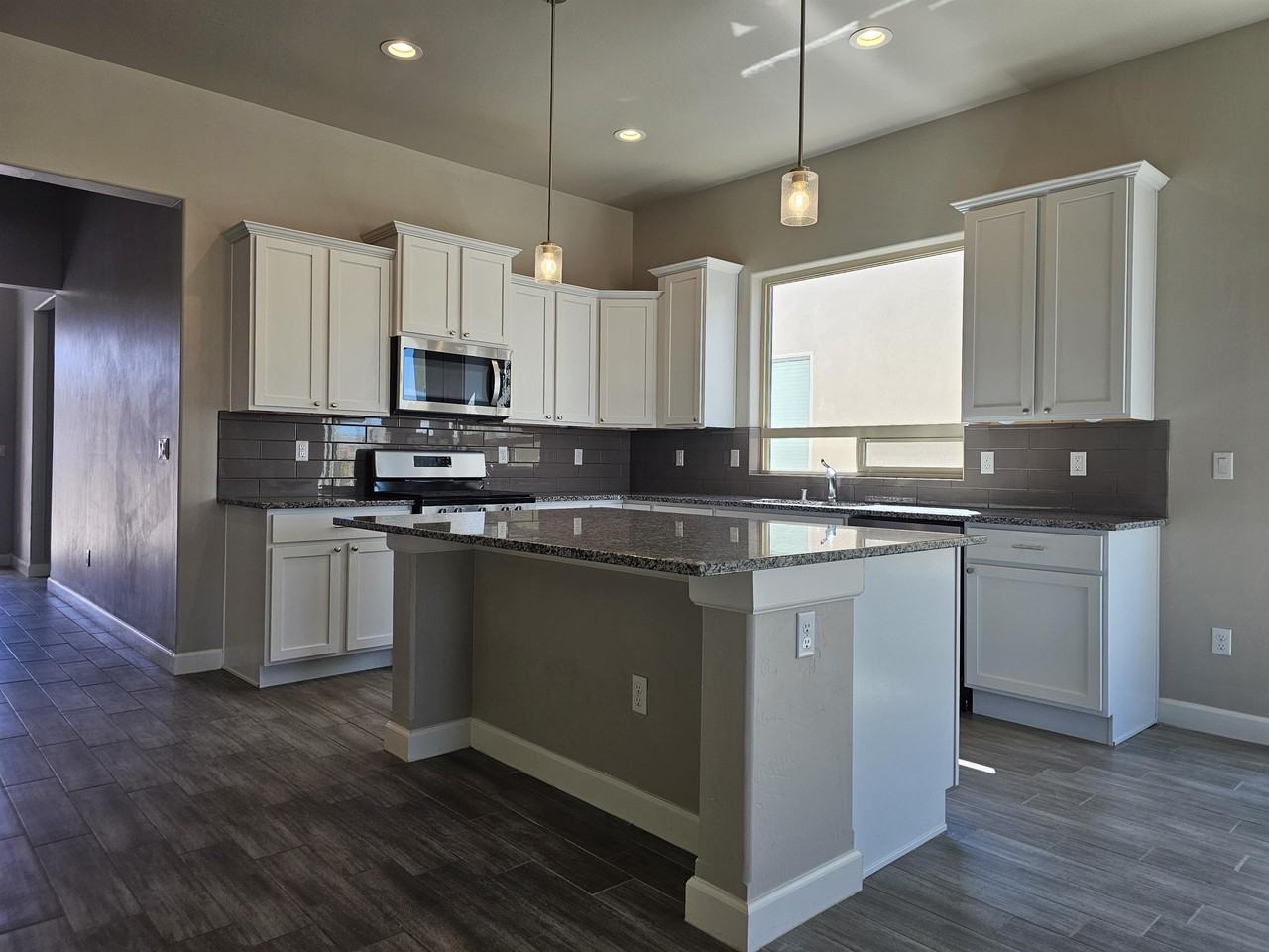 6241 Quicksilver Street - Photo 7 of 28