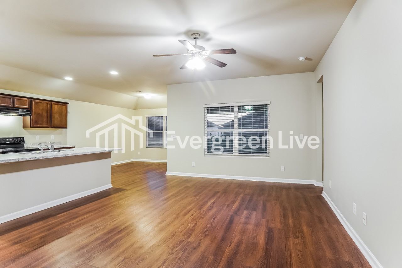 16363 Creek Dr - Photo 3 of 15