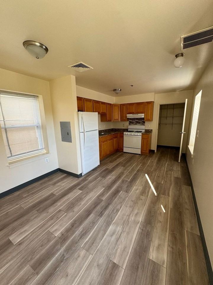 4046-52 Ogden St - Photo 3 of 16