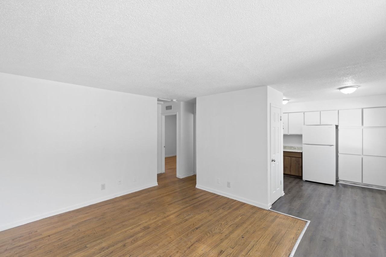 Ferrisview Apartments (922 Holmes LLC) - Photo 5 of 17