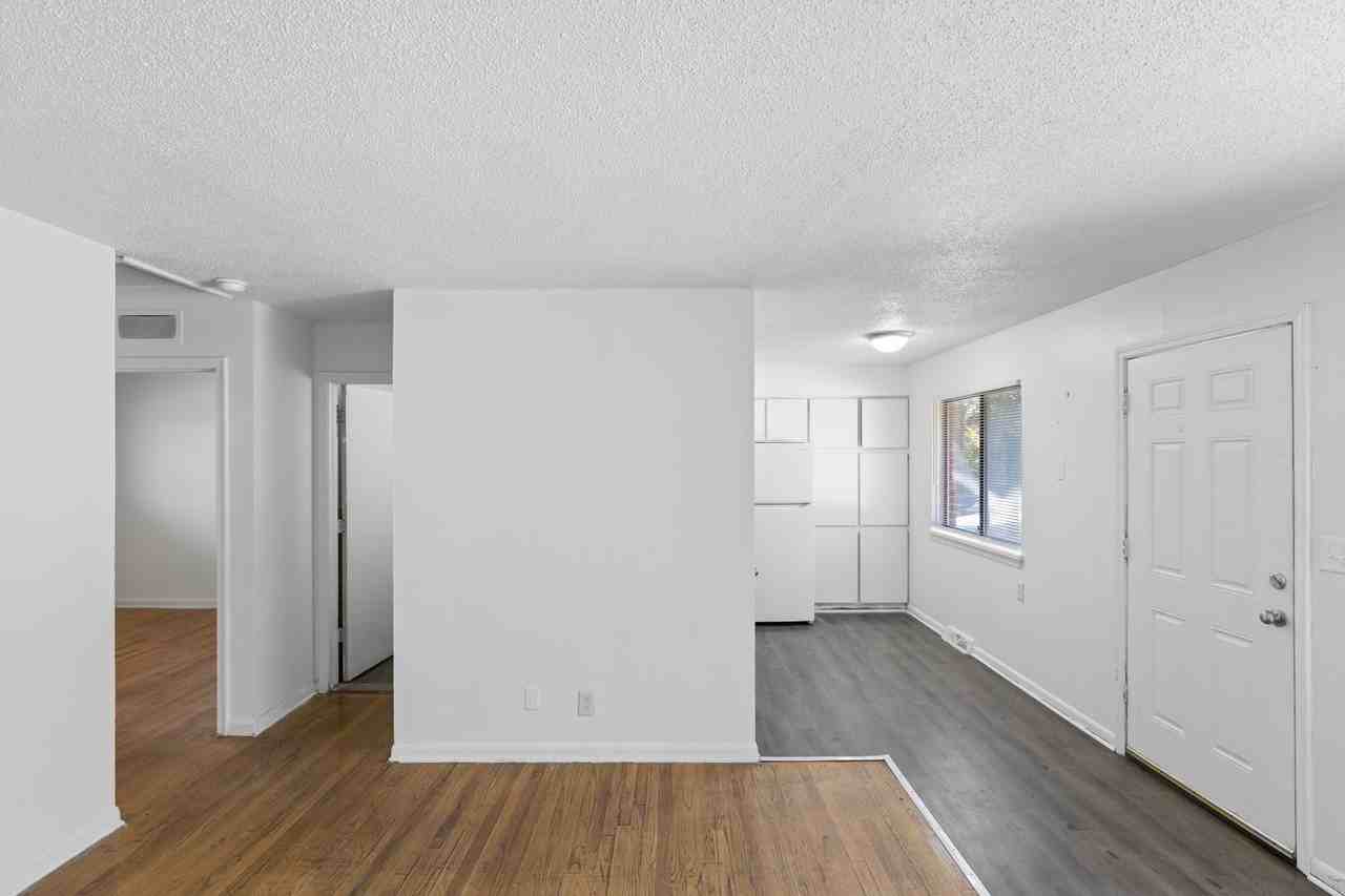 Ferrisview Apartments (922 Holmes LLC) - Photo 6 of 17