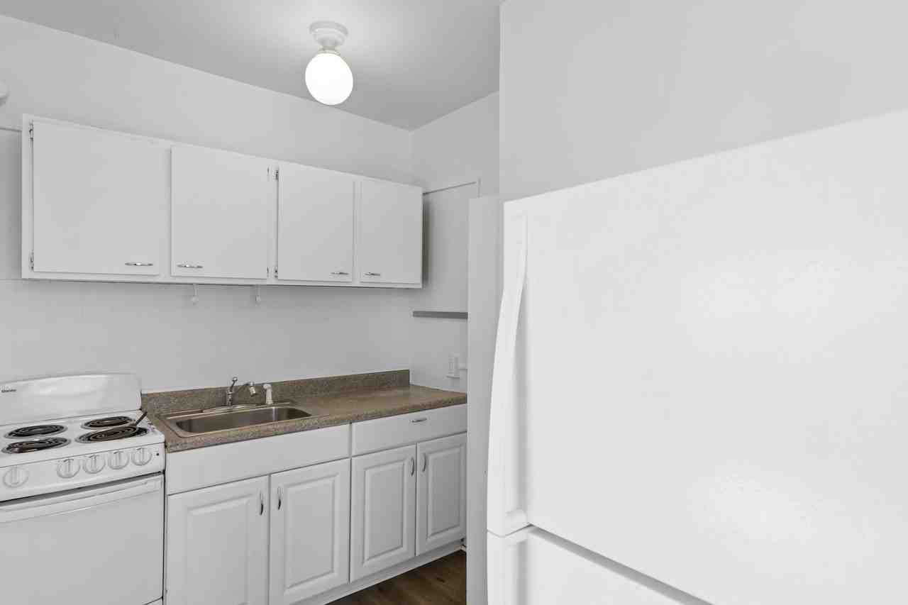 108 Washtenaw Apartments - Photo 4 of 43