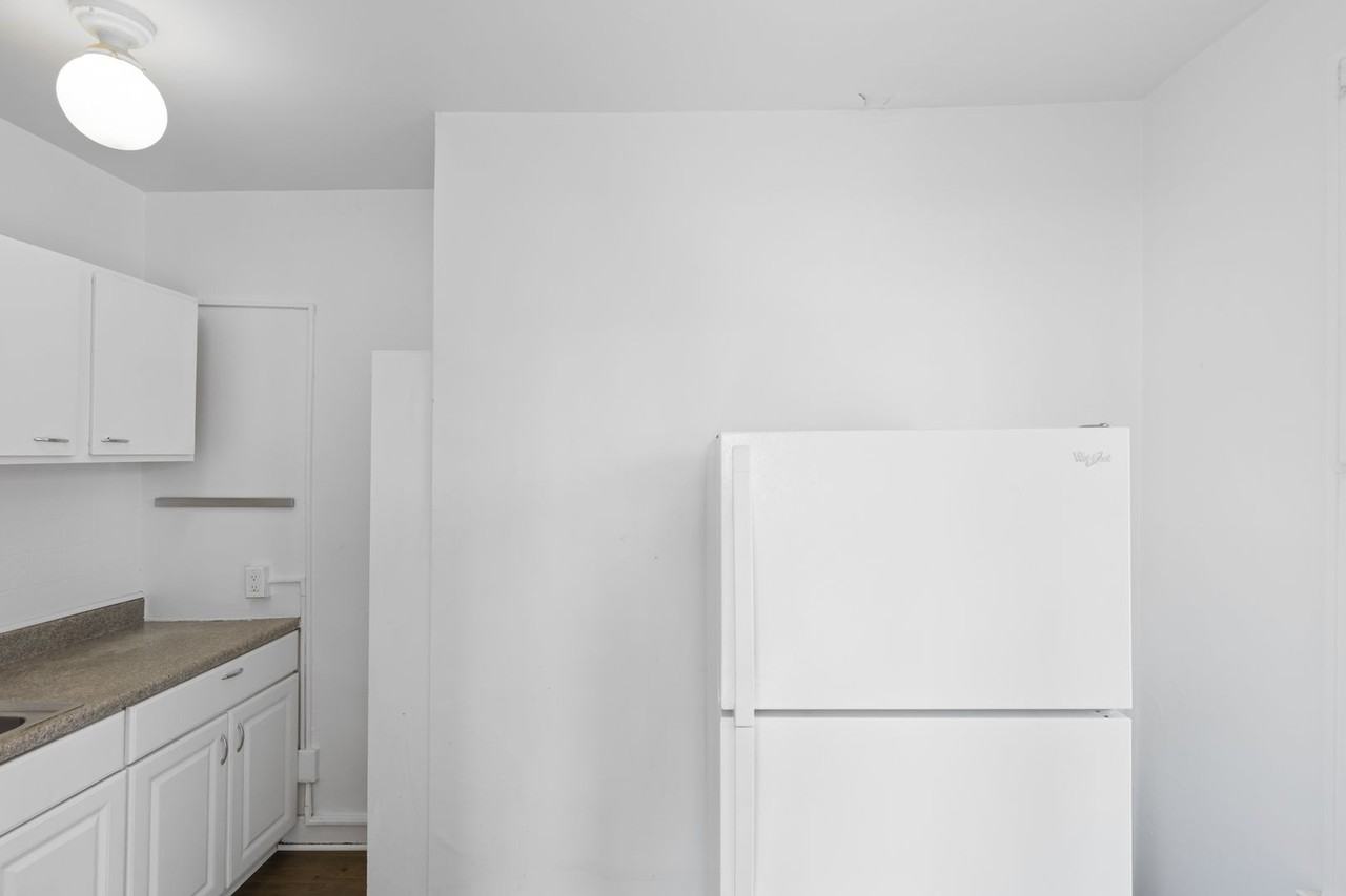 108 Washtenaw Apartments - Photo 5 of 43