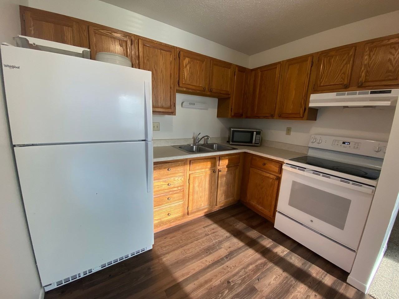 927 North Dodge Street - Photo 6 of 23