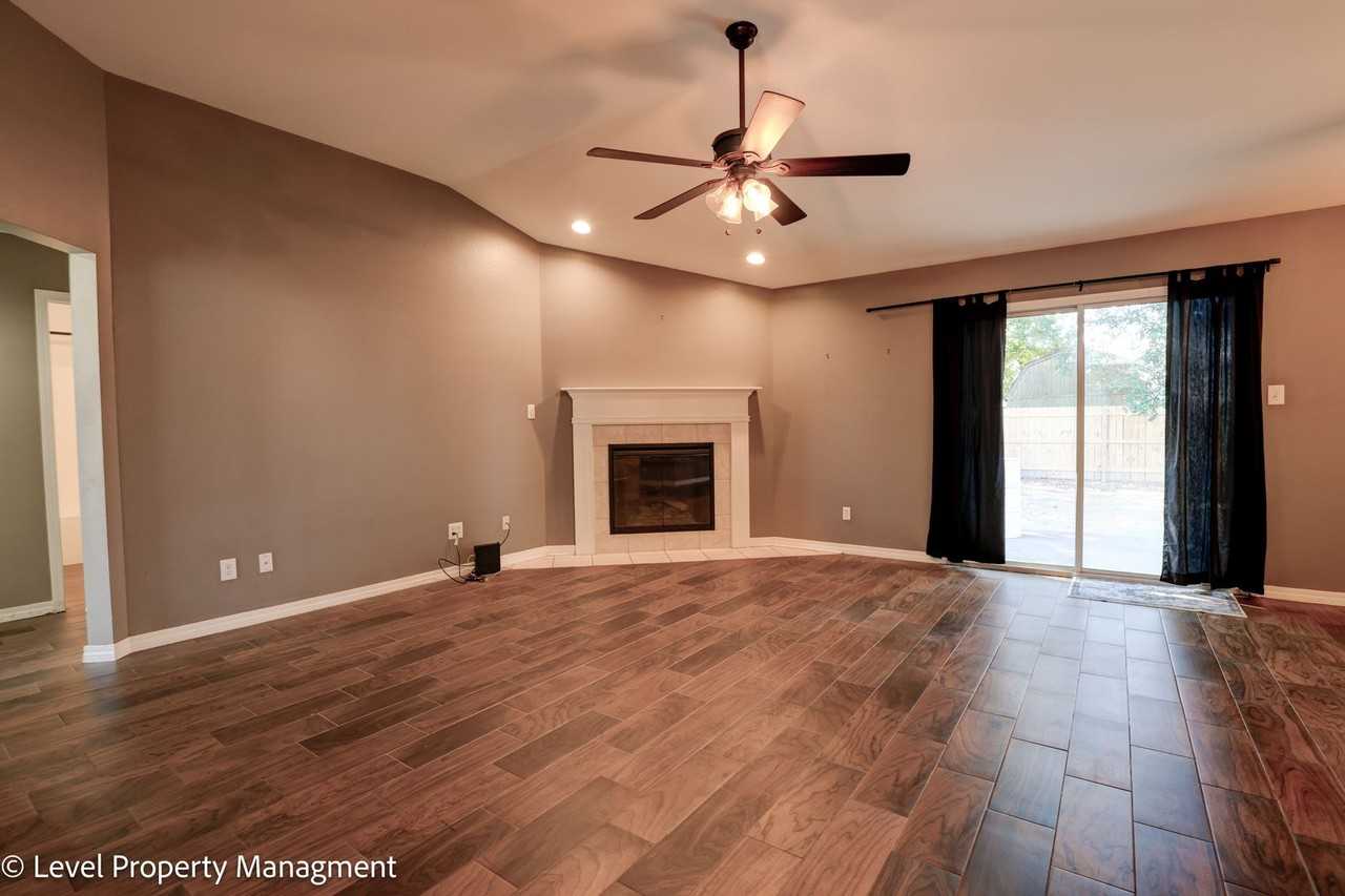 15307 Hearthstone Dr - Photo 2 of 18