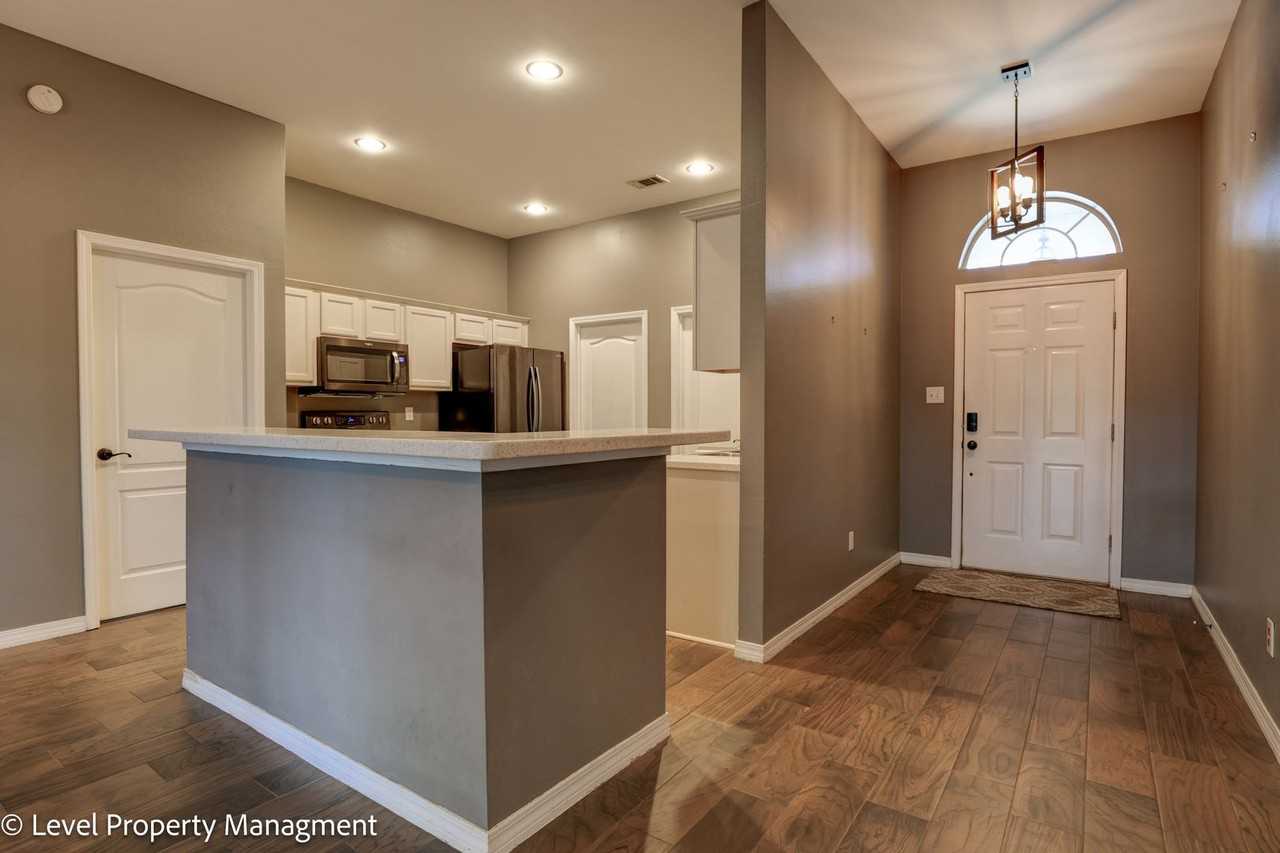 15307 Hearthstone Dr - Photo 4 of 18