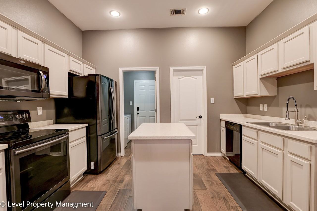 15307 Hearthstone Dr - Photo 5 of 18