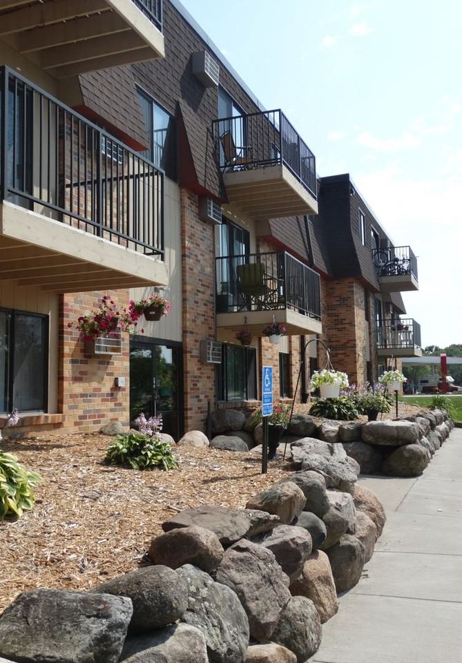Royal Oaks Apartments - Photo 3 of 16
