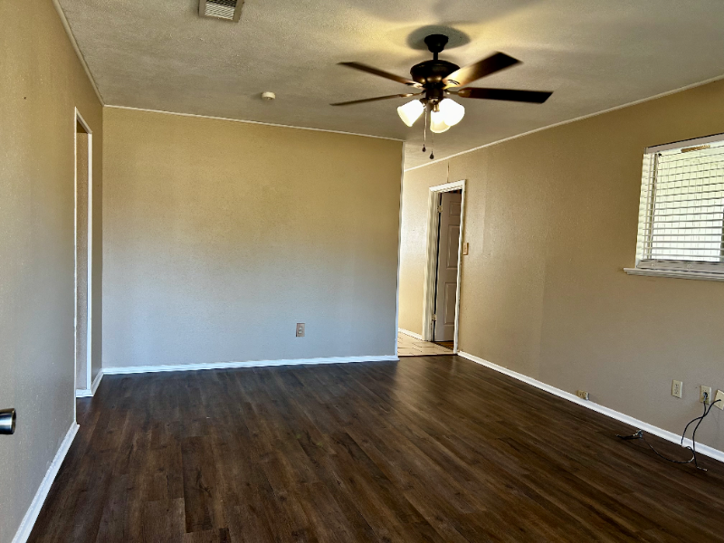 403 Ivy St - Photo 3 of 14