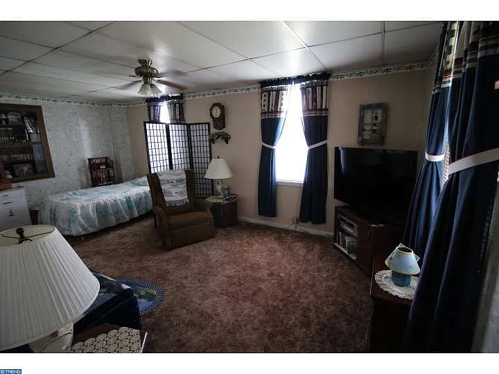 906 Chestnut St - Photo 3 of 11