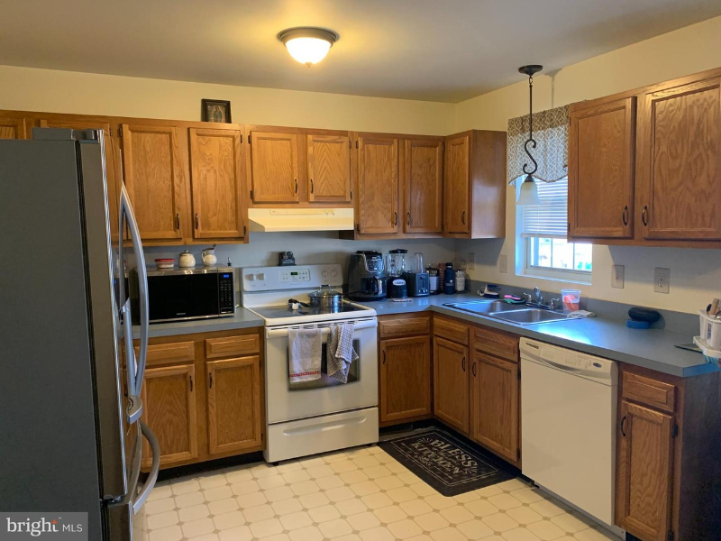 1111 Meily St - Photo 2 of 11