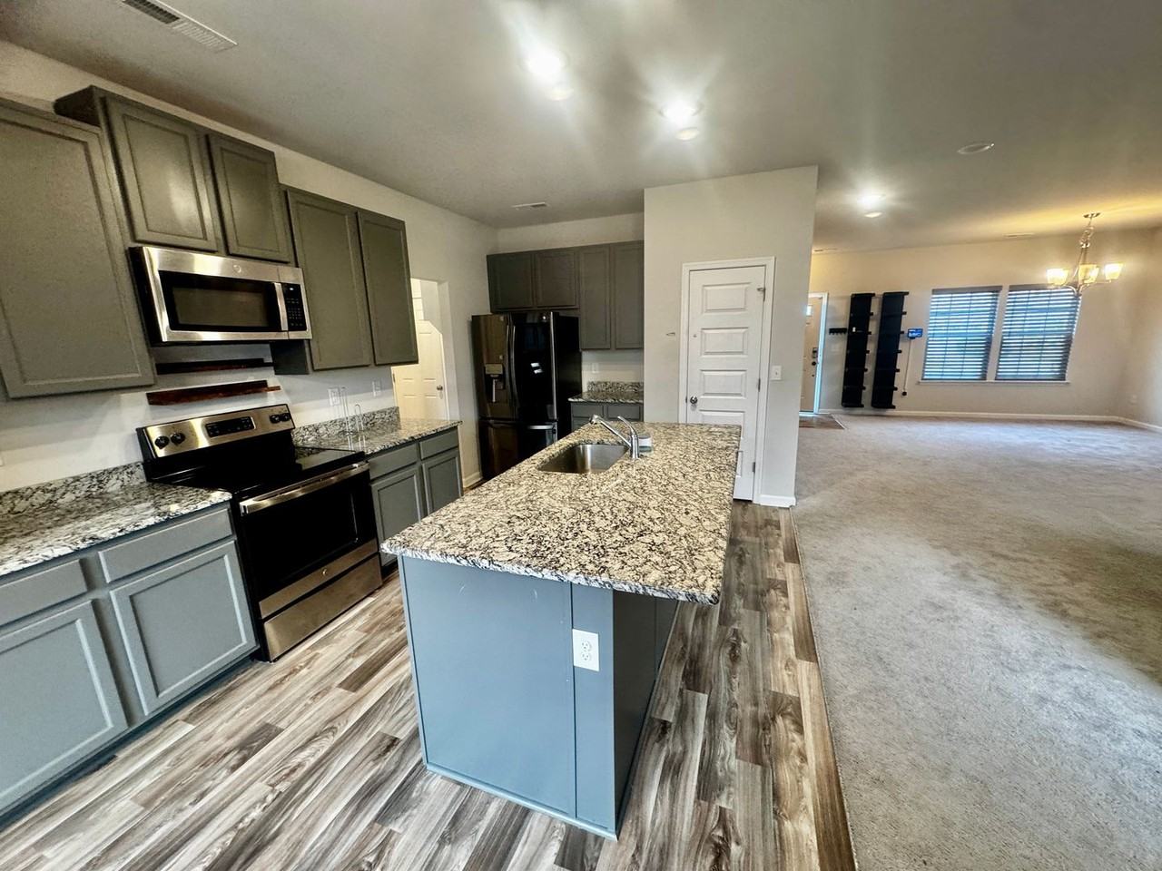 120 American Way - Photo 2 of 12