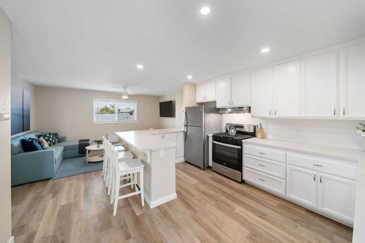 450 Manhattan Ave - Photo 7 of 27