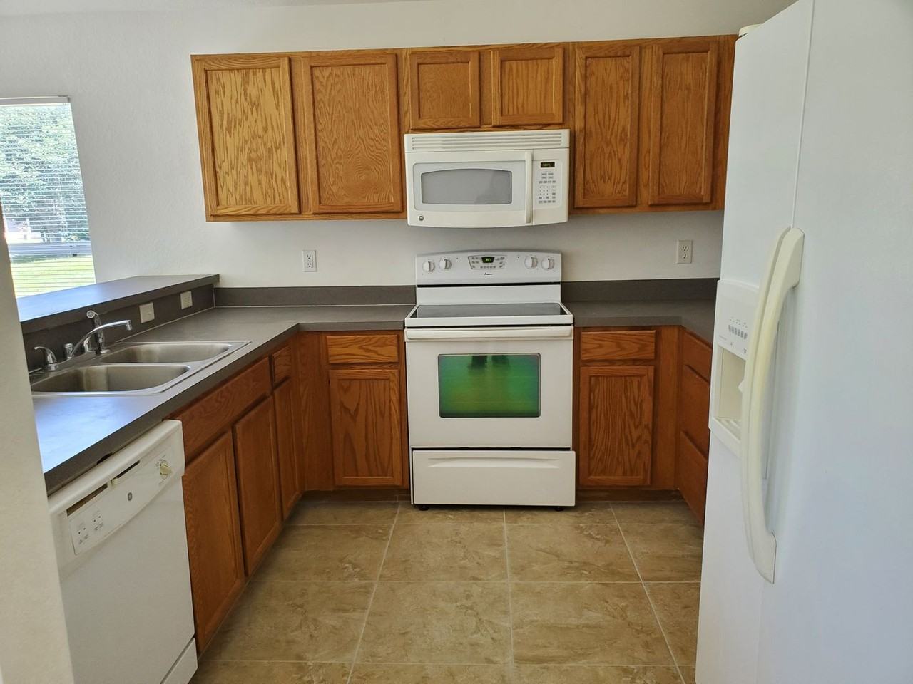 307 Urbana St - Photo 3 of 15
