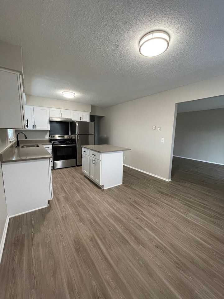 The Winston Apartments - Photo 3 of 33