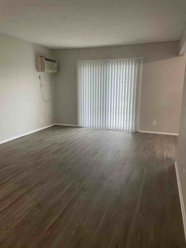 The Winston Apartments - Photo 4 of 33