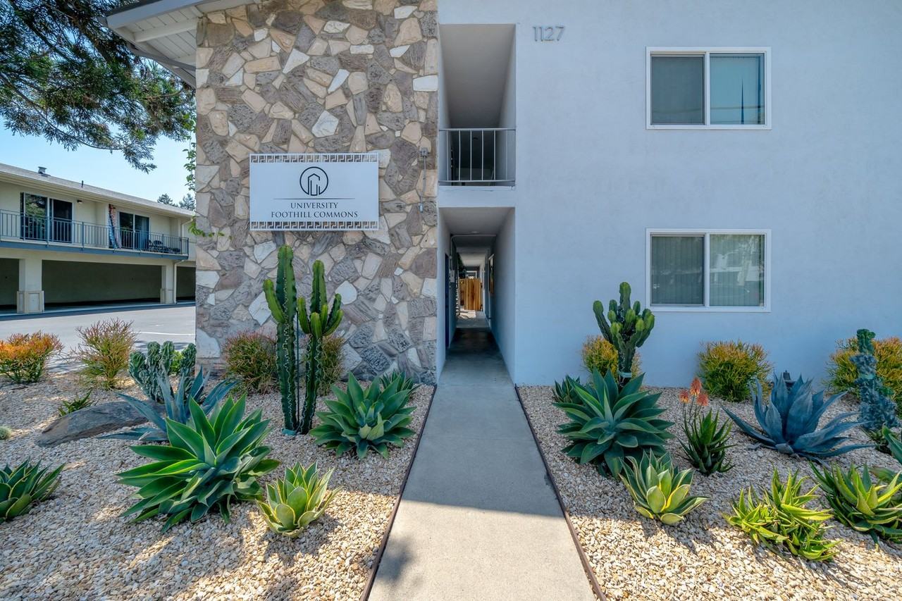 1127 Foothill Boulevard - Photo 4 of 50