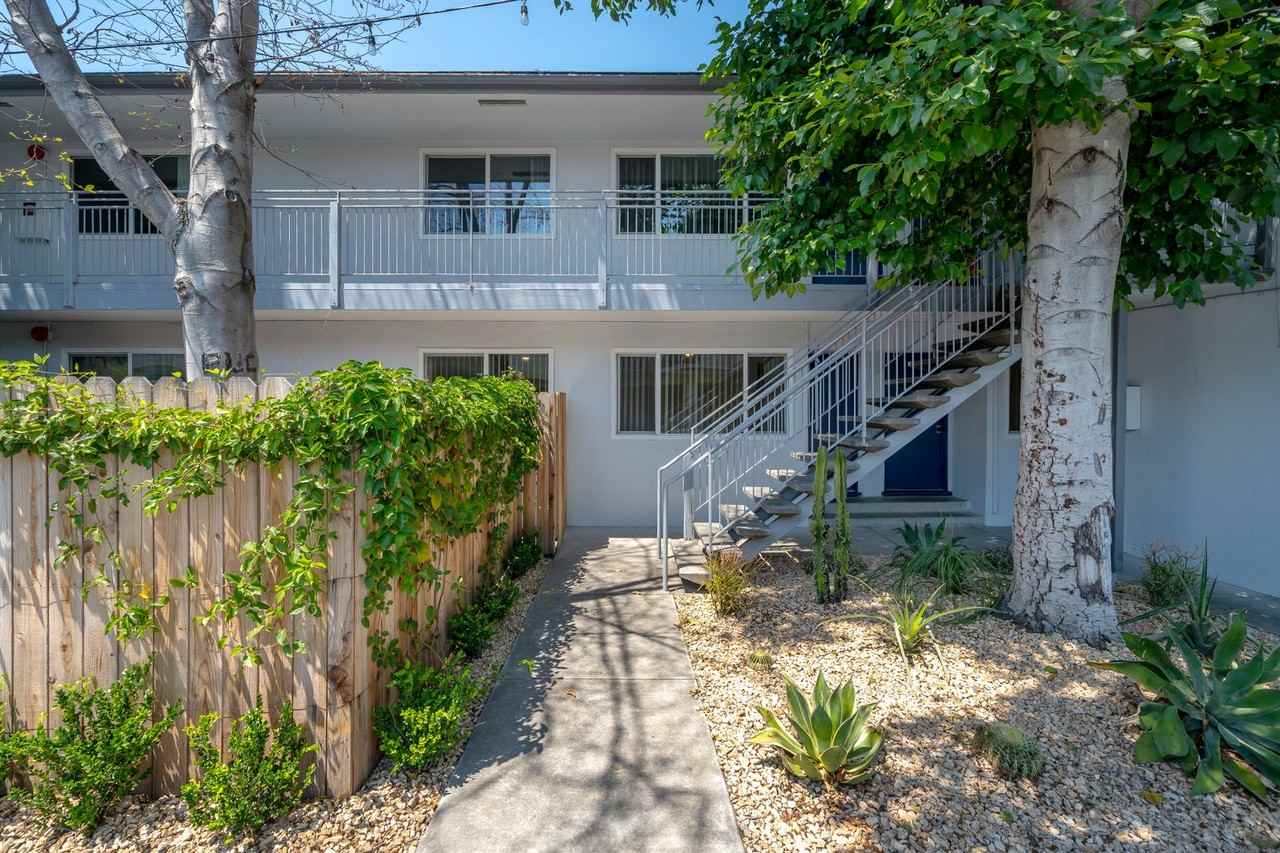 1127 Foothill Boulevard - Photo 5 of 50