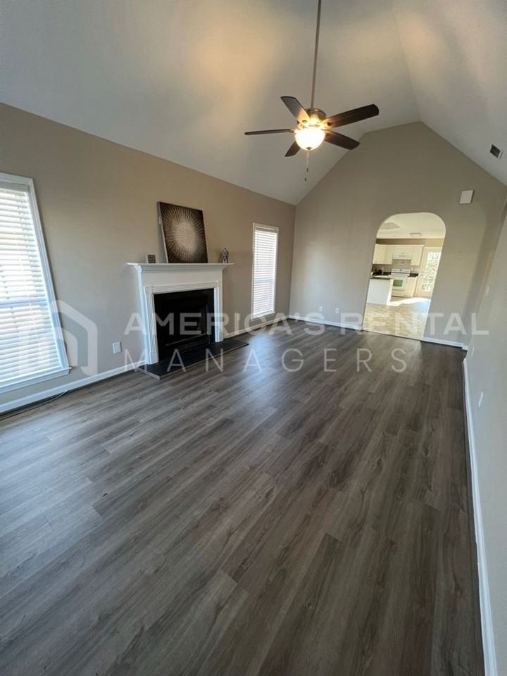 141 Flagstone Ln - Photo 2 of 20