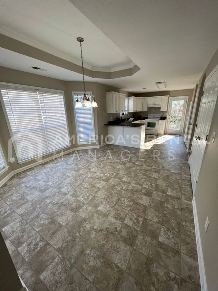 141 Flagstone Ln - Photo 6 of 20