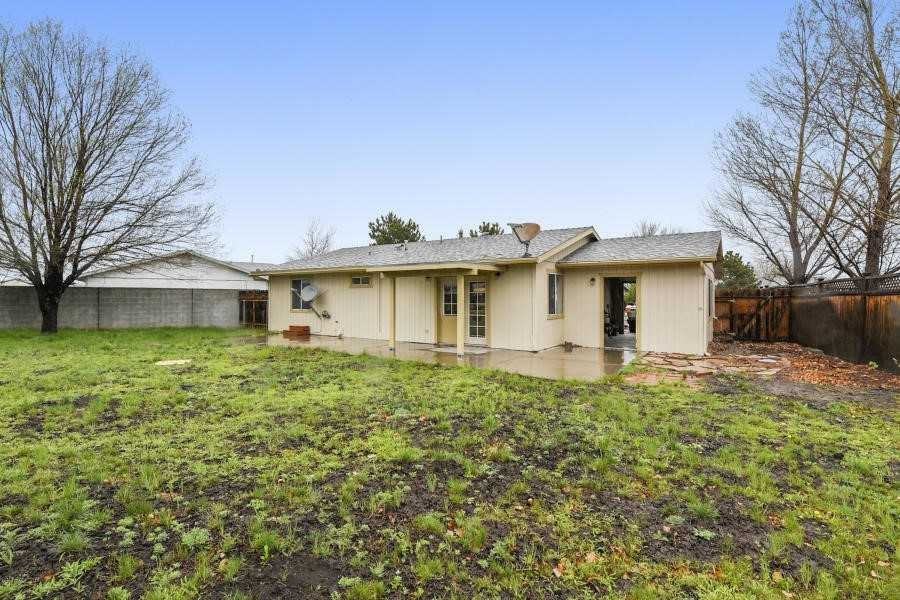 1081 W Rogers Ave - Photo 5 of 13