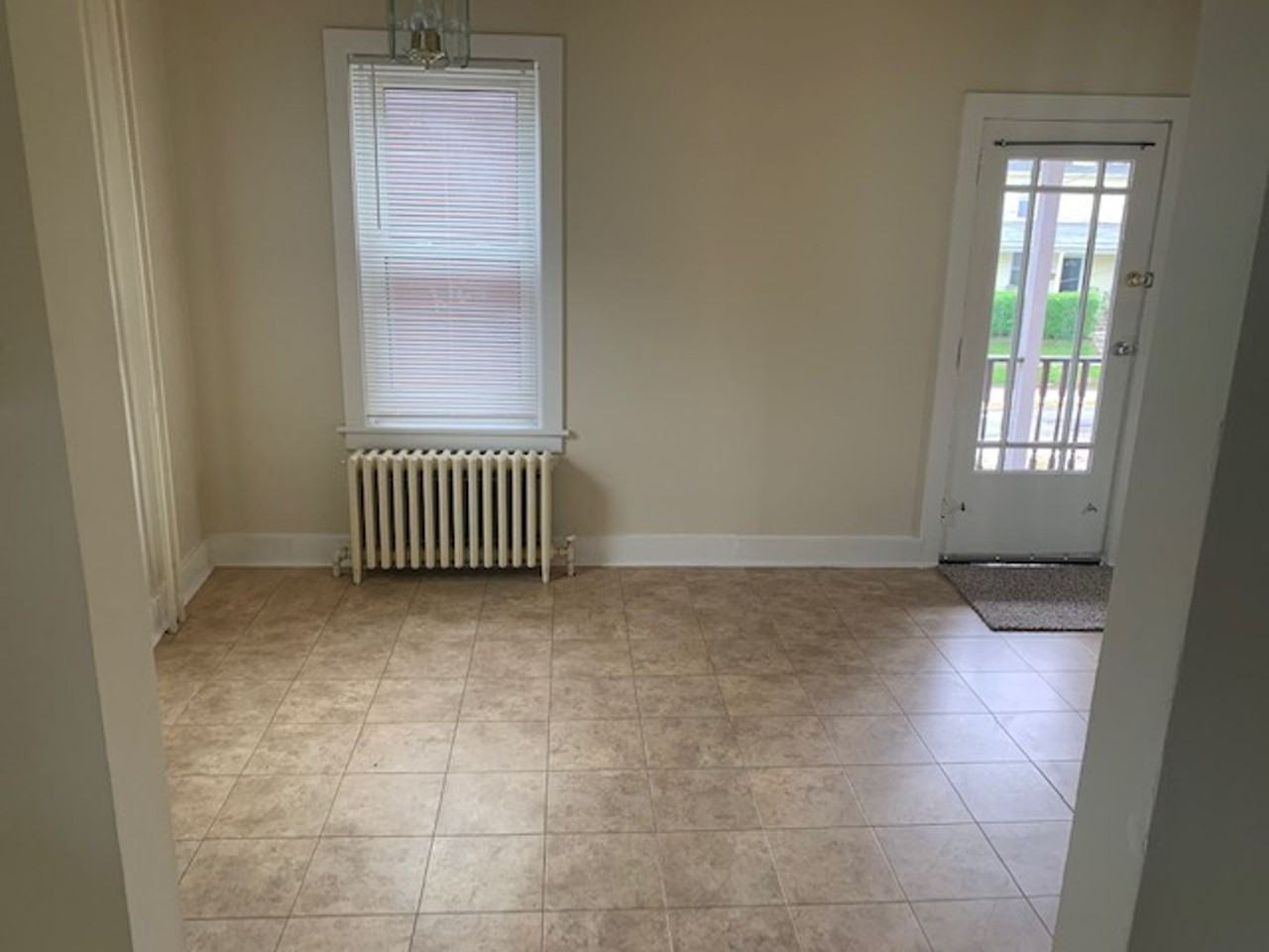 607 Old W Chocolate Ave - Photo 2 of 11