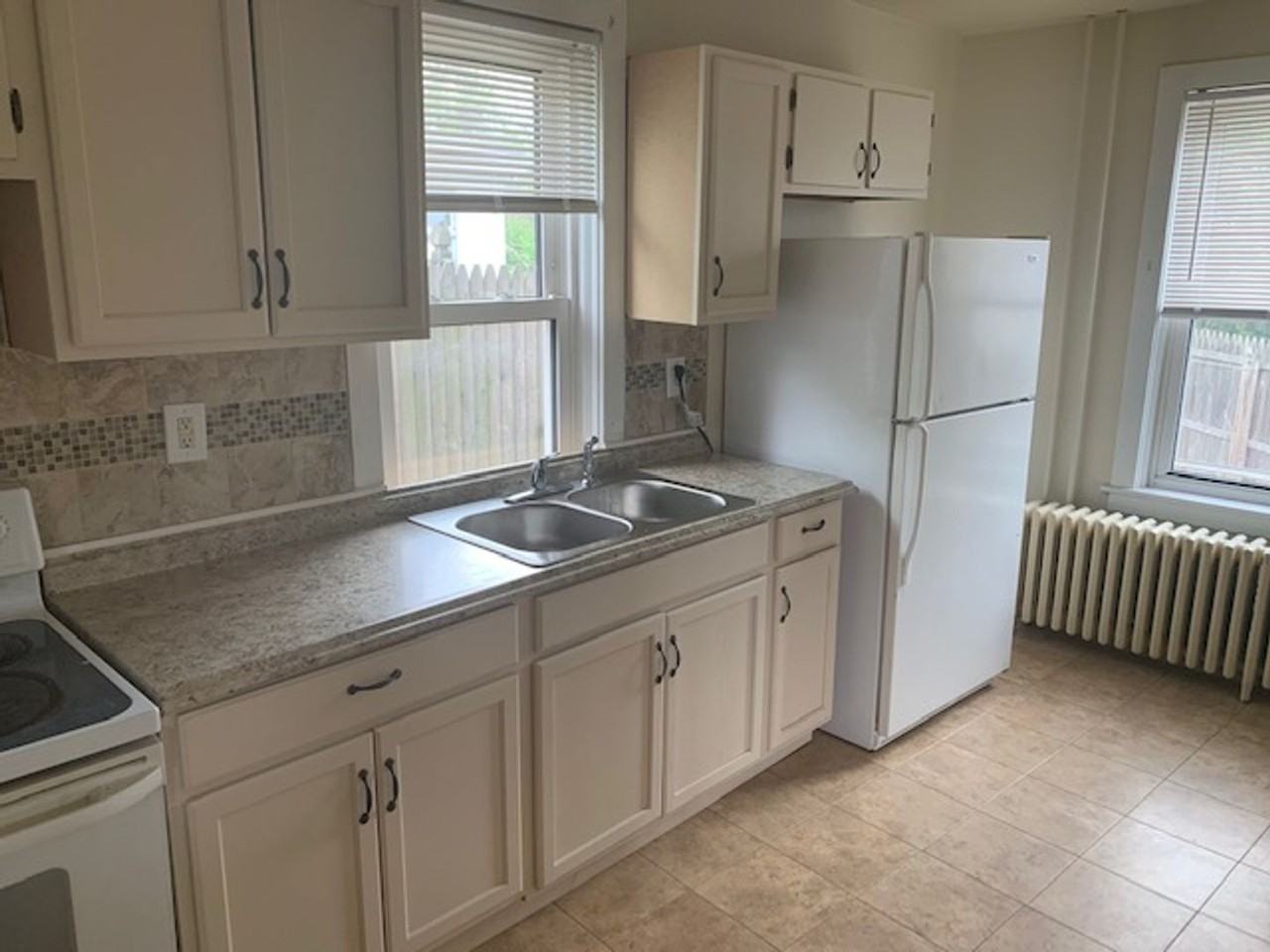 607 Old W Chocolate Ave - Photo 3 of 11