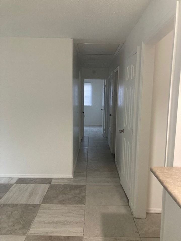 3002 Pineland Dr - Photo 4 of 9