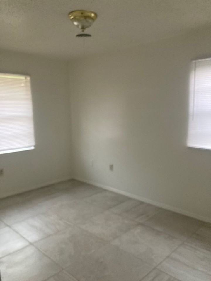 3002 Pineland Dr - Photo 5 of 9