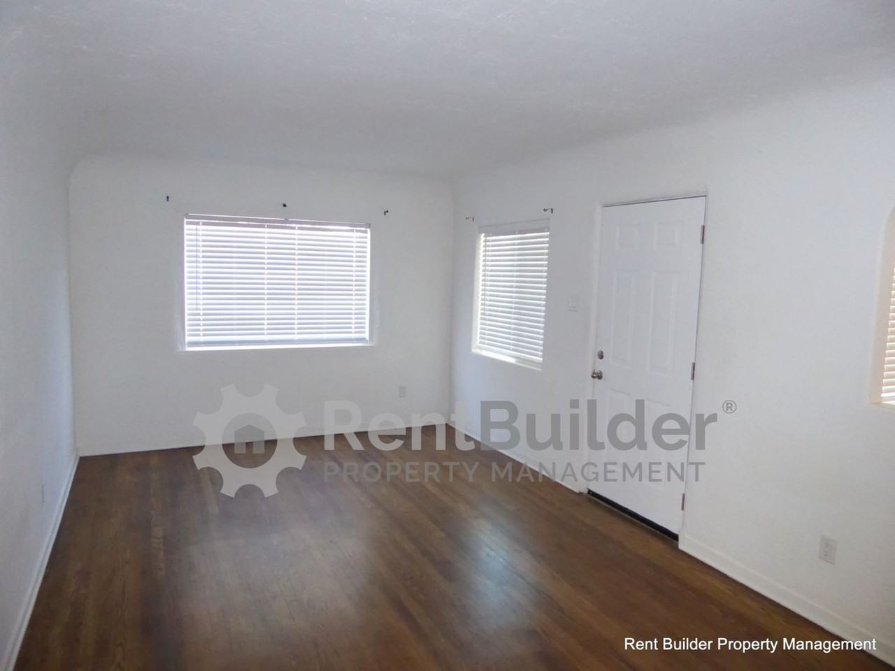 4812 Crest Ave Se - Photo 3 of 30