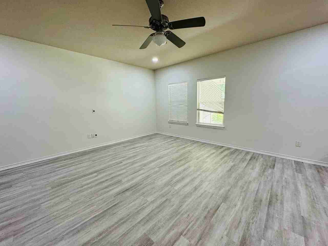 2705 Sandage Ave - Photo 2 of 8