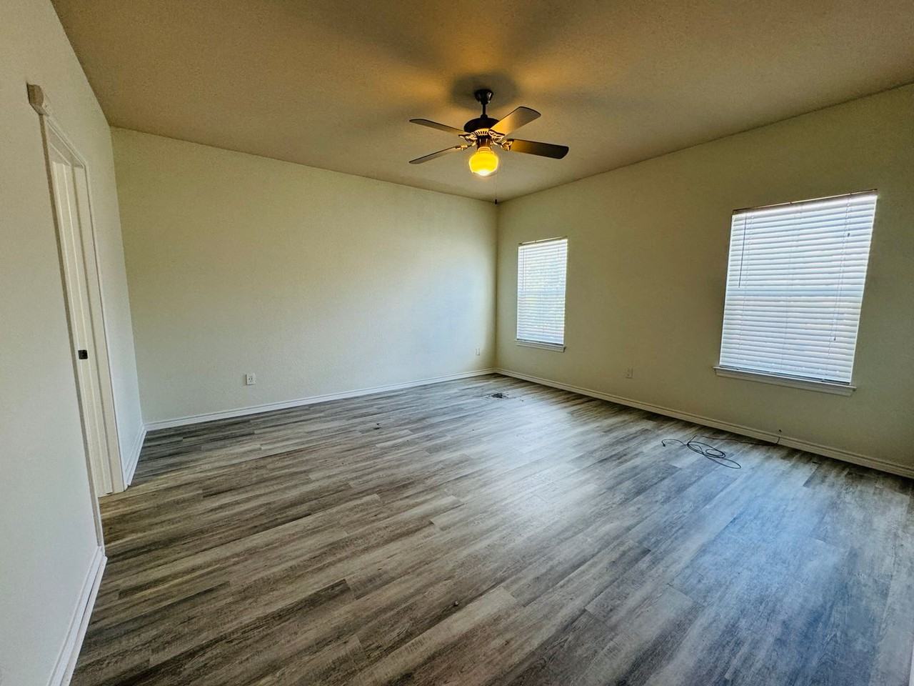 2705 Sandage Ave - Photo 3 of 8