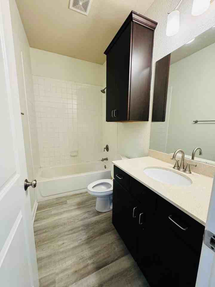2705 Sandage Ave - Photo 4 of 8