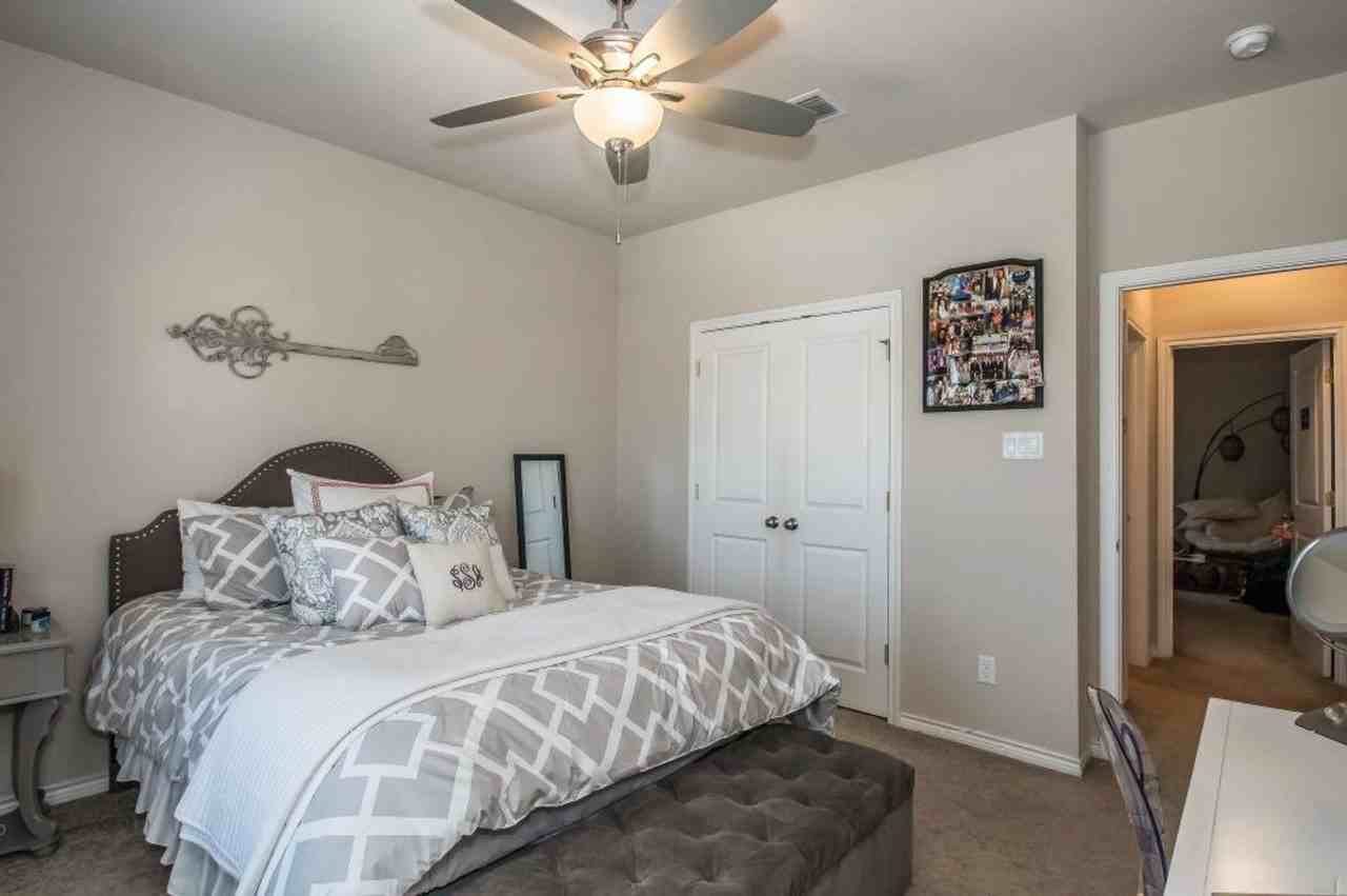 2705 Sandage Ave - Photo 6 of 8