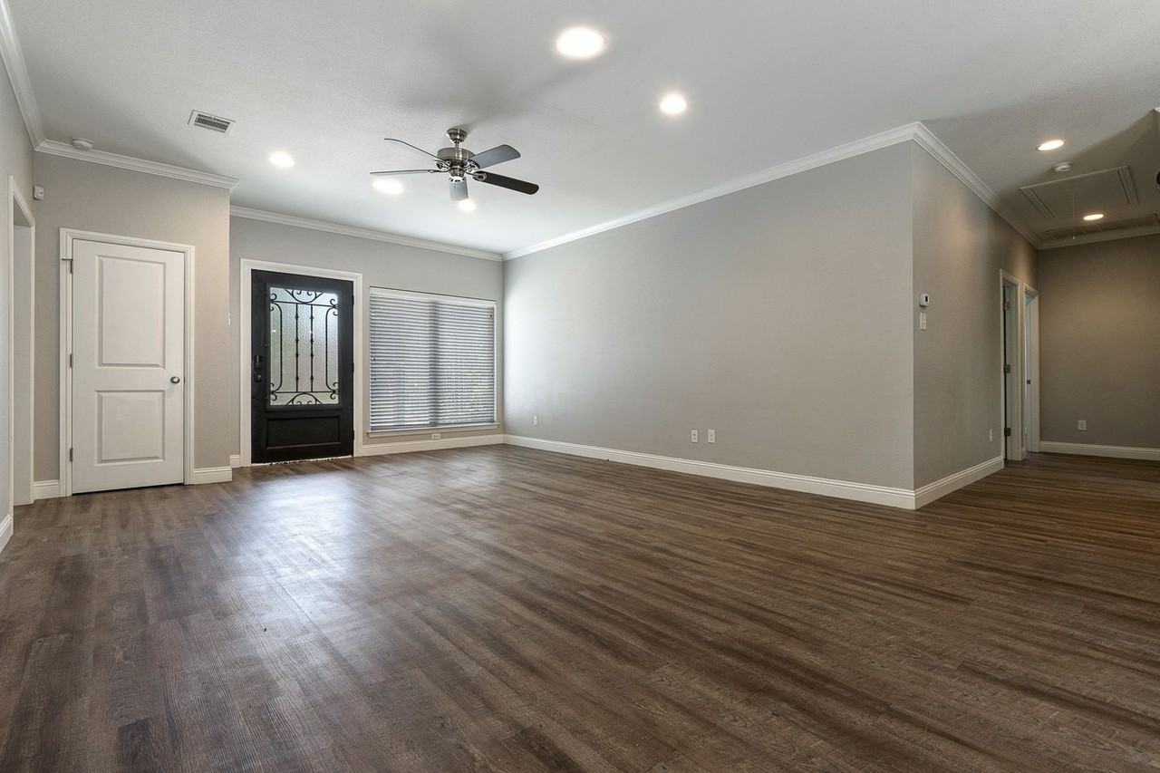 2840 Forest Park Blvd - Photo 3 of 11