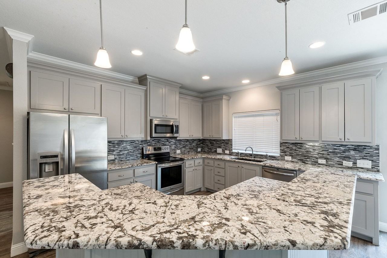 2840 Forest Park Blvd - Photo 5 of 11