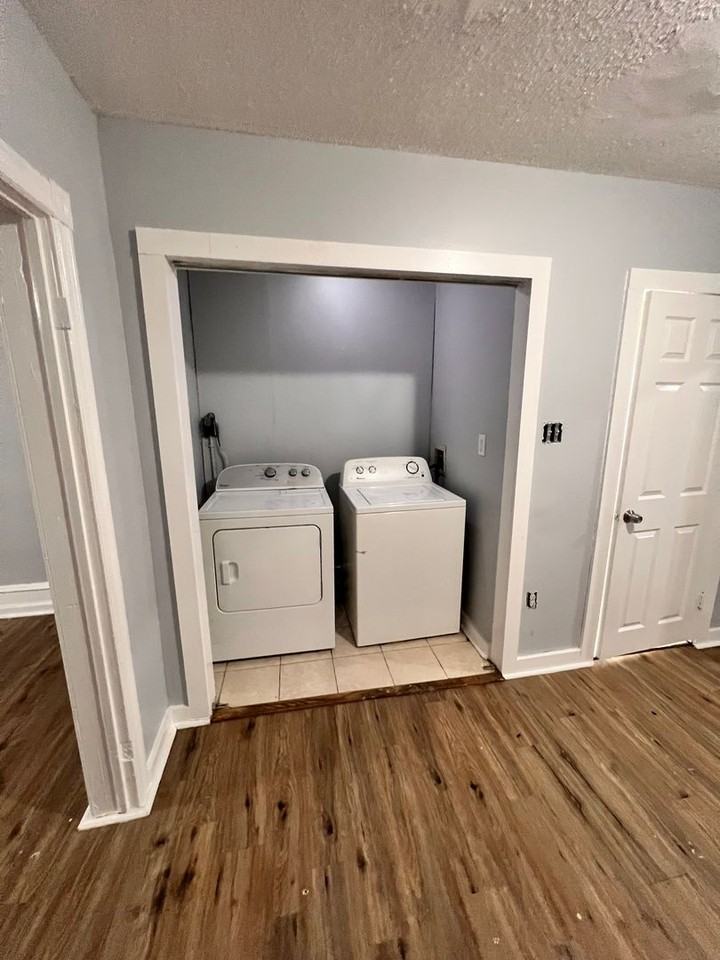 233 N Ramsey St - Photo 5 of 35