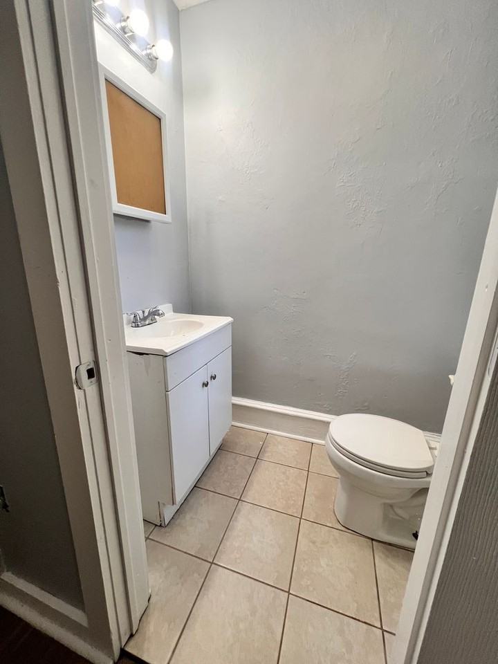 233 N Ramsey St - Photo 7 of 35
