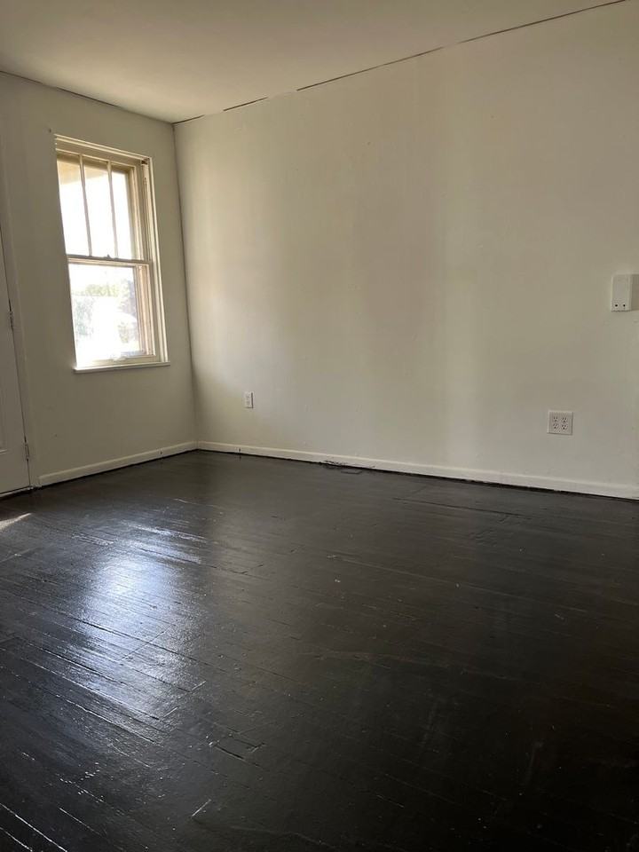 606 Logan Ave - Photo 3 of 13