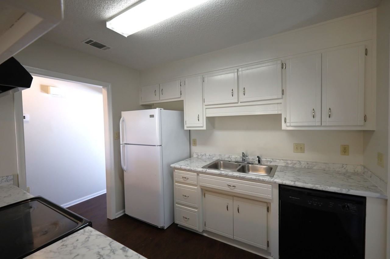 3008 Will Dr - Photo 3 of 10