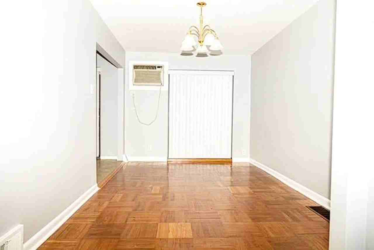 5931 Elmhurst St - Photo 5 of 17