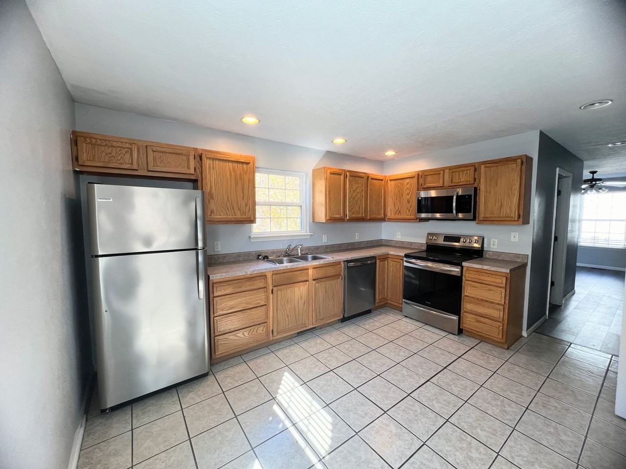 100 Valley Way - Photo 3 of 15