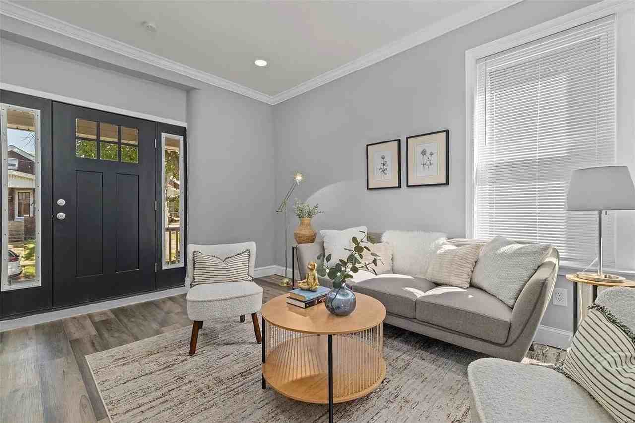 4406 Ellenwood Ave - Photo 3 of 38