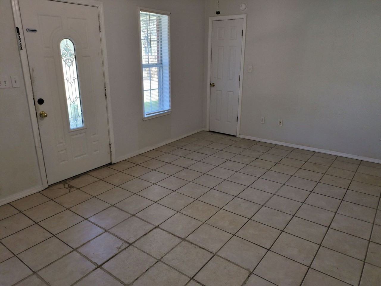 4370 Johnson St - Photo 2 of 11