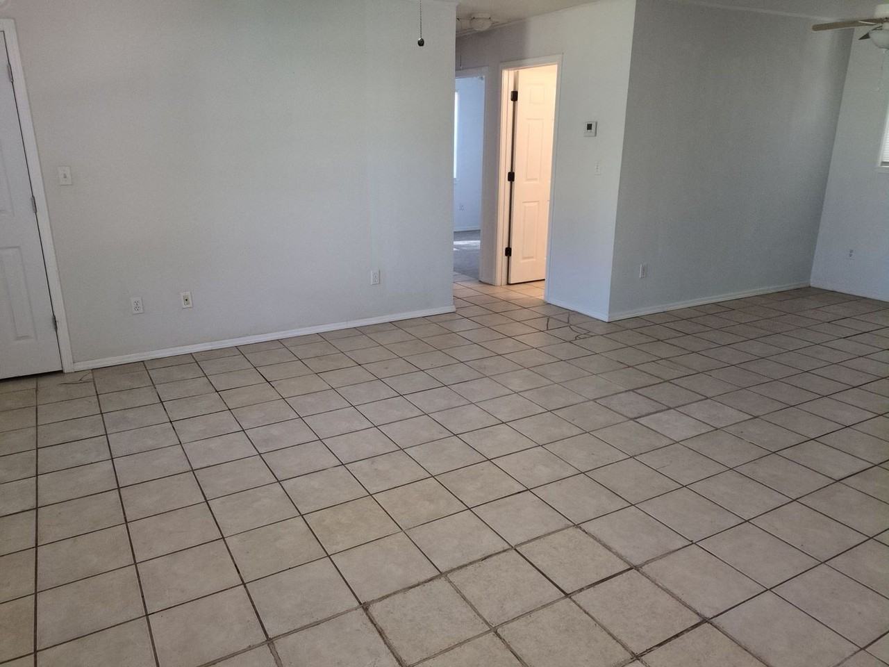 4370 Johnson St - Photo 3 of 11