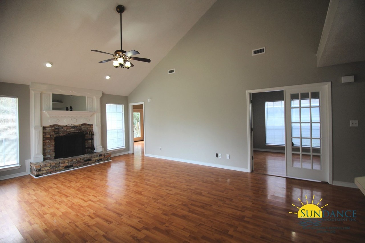 2520 Georgetown Ln - Photo 2 of 12