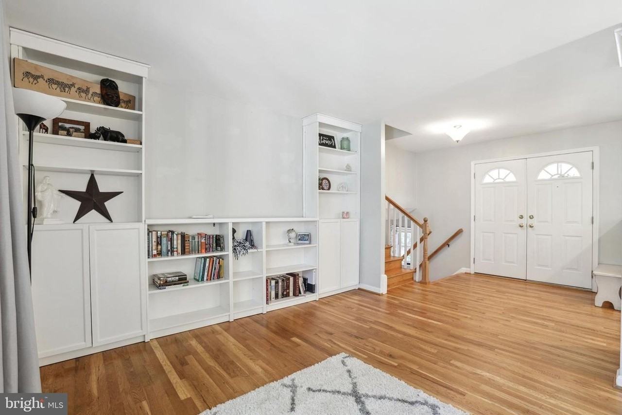 8806 Dianne Pl - Photo 4 of 23