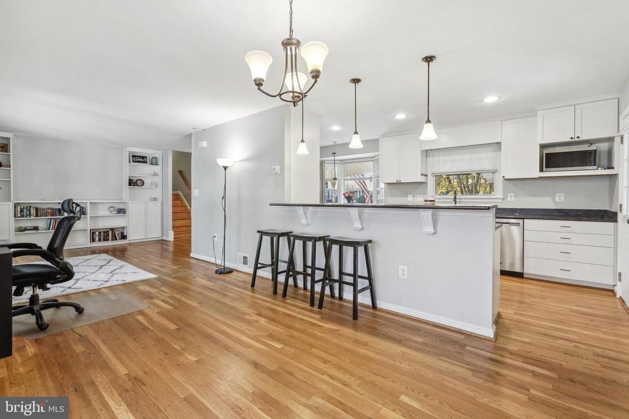 8806 Dianne Pl - Photo 5 of 23