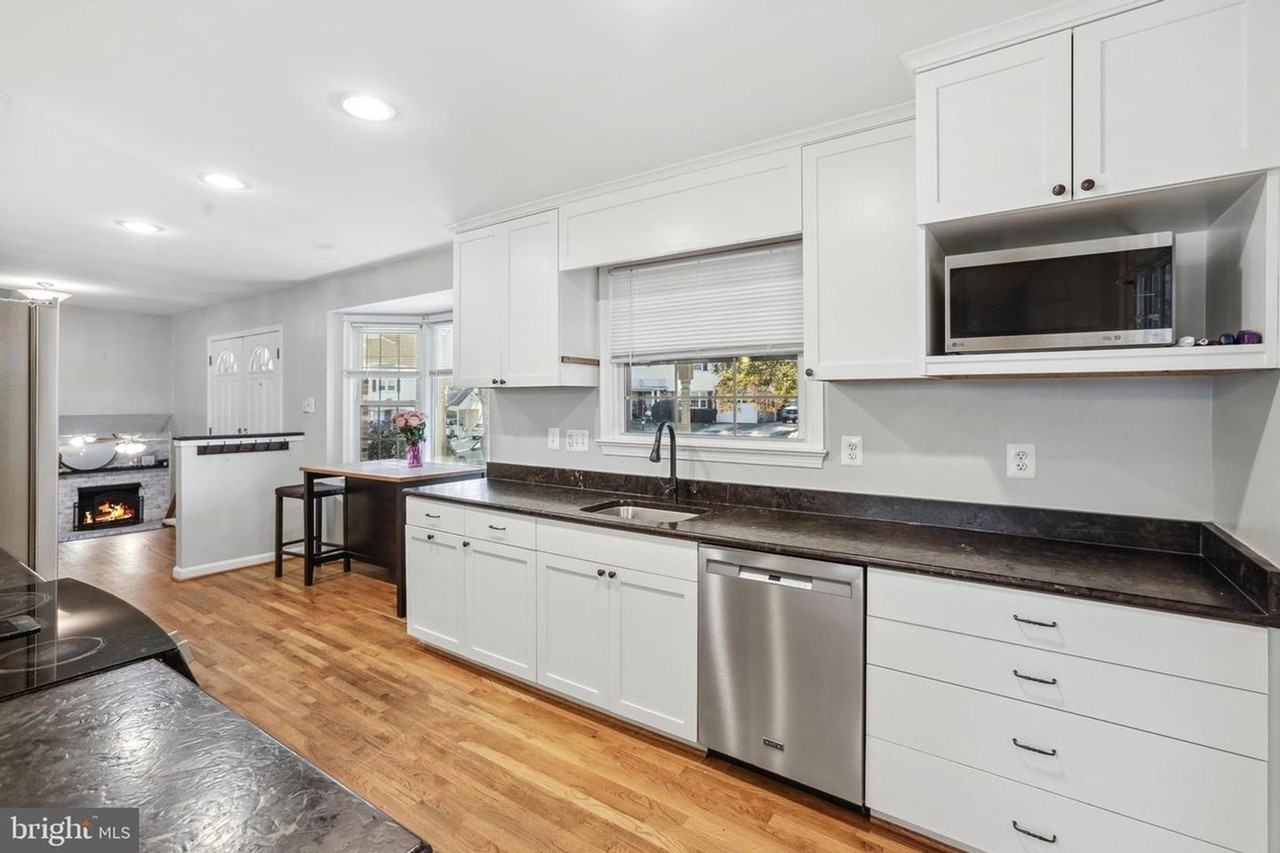 8806 Dianne Pl - Photo 7 of 23
