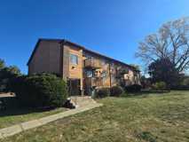 2 bedroom unit, close to shopping and restaurants! - Photo 1 of 1